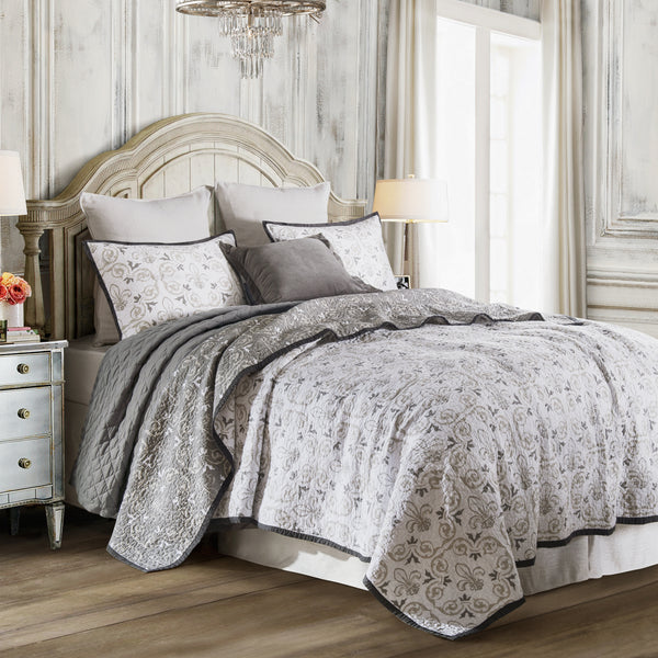 Our Favorite Romantic Chic & Shabby Bedding