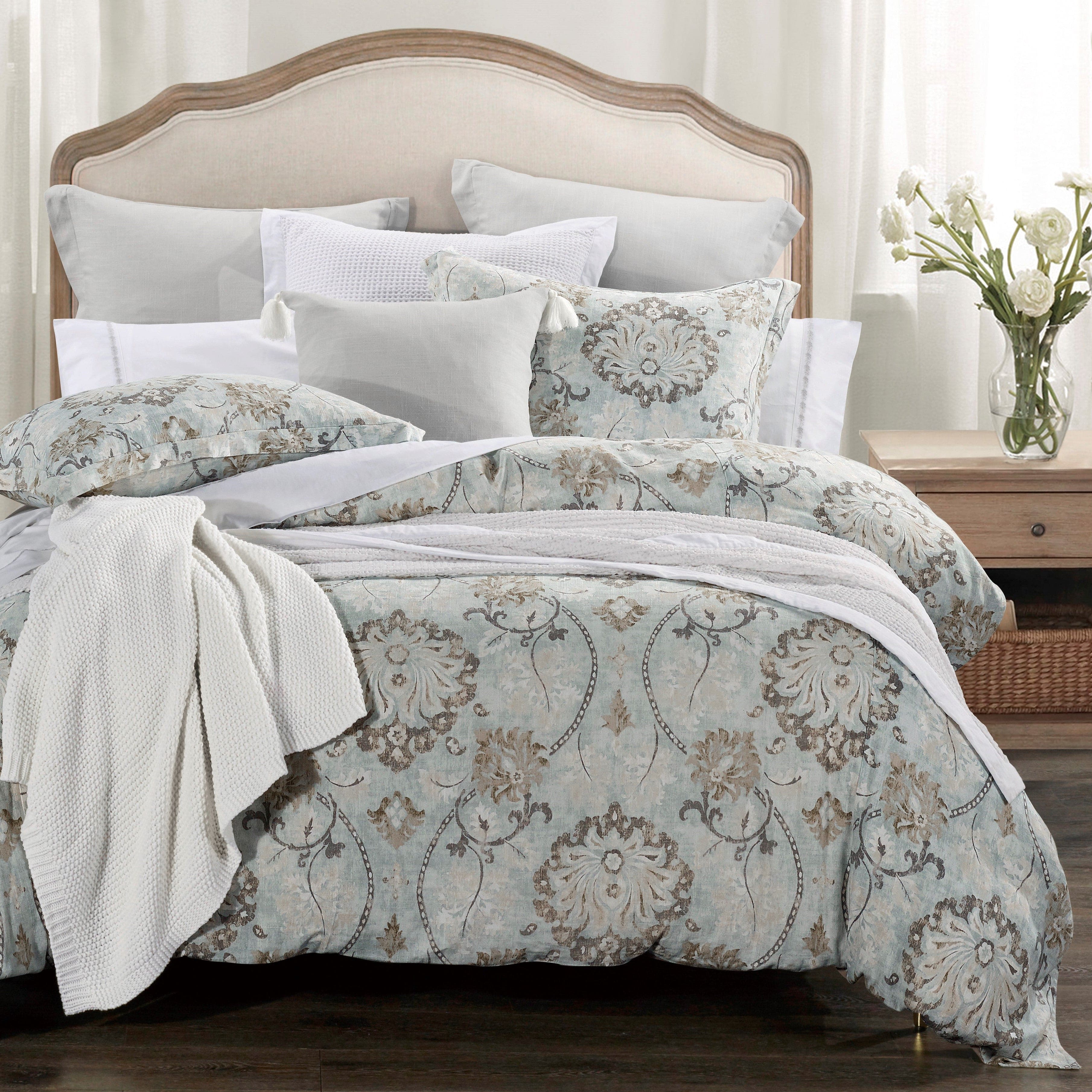 HiEnd Accents  Dalia Linen Bedding Set