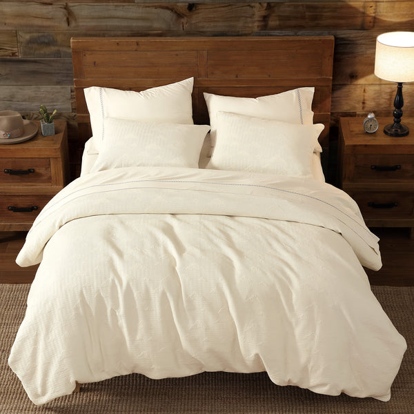 Pikes Peak Matelassé Bedding Set