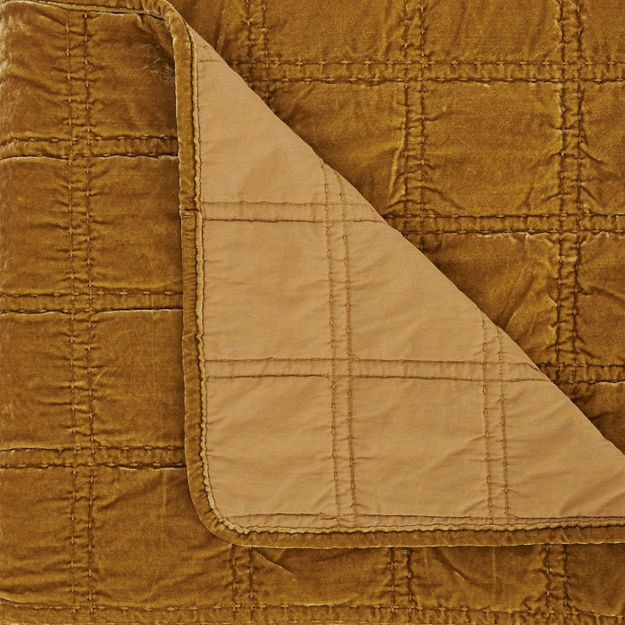 Stella faux silk velvet, pile close-up