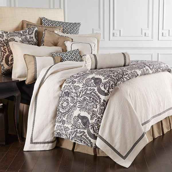 Liza White Matelassé Coverlet Set Coverlet