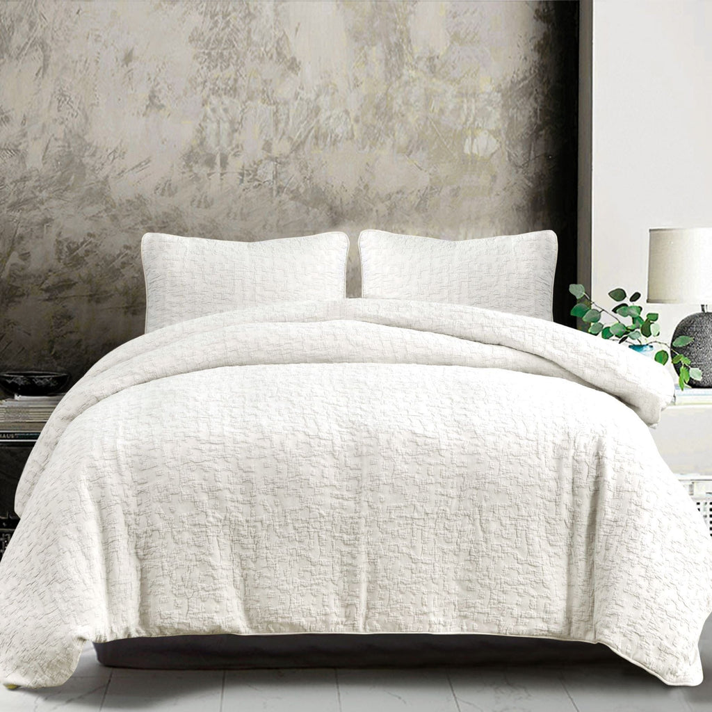 Porto Matelassé Bedding Set HiEnd Accents