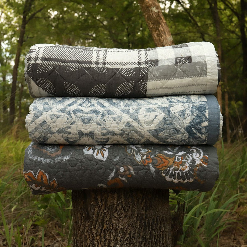 Abbie Western Paisley Reversible Quilt Set Quilt