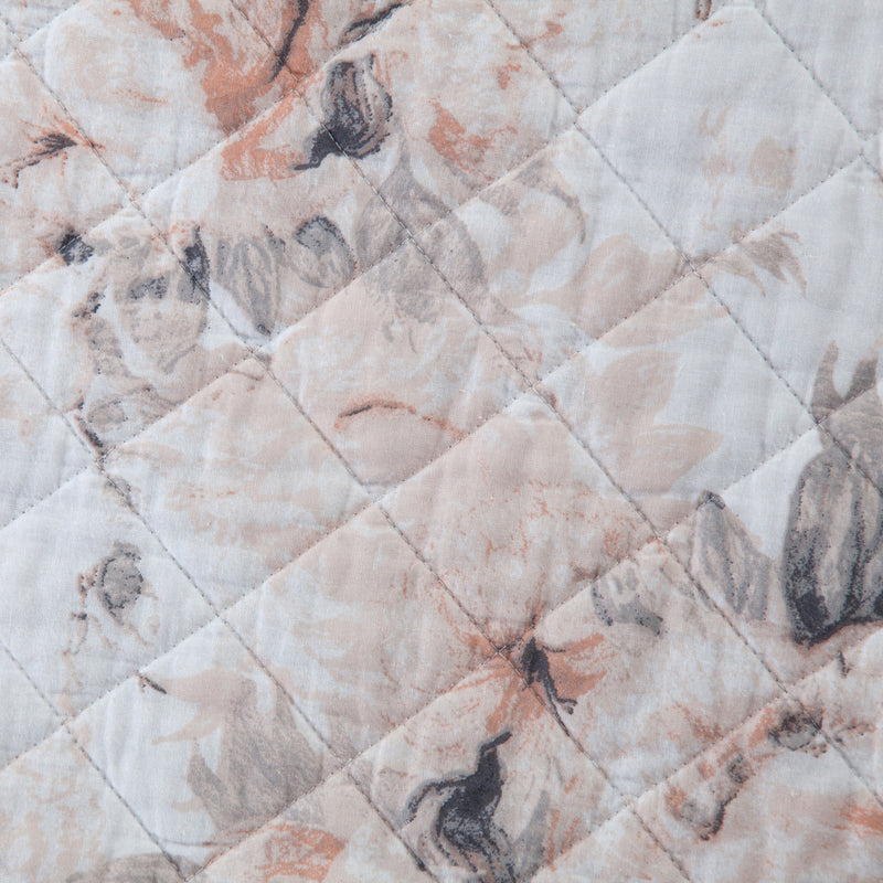Colette Quilt Blush Swatch Swatch